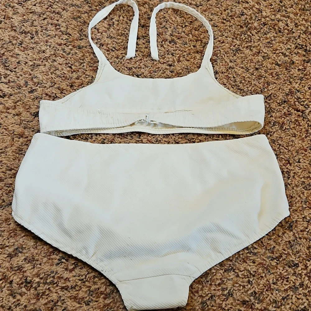 N/A stylish white